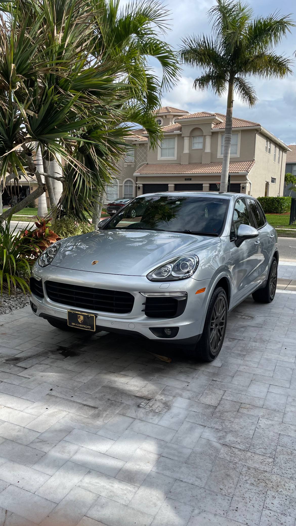 Silver Porsche Cayenne after mobile detail
